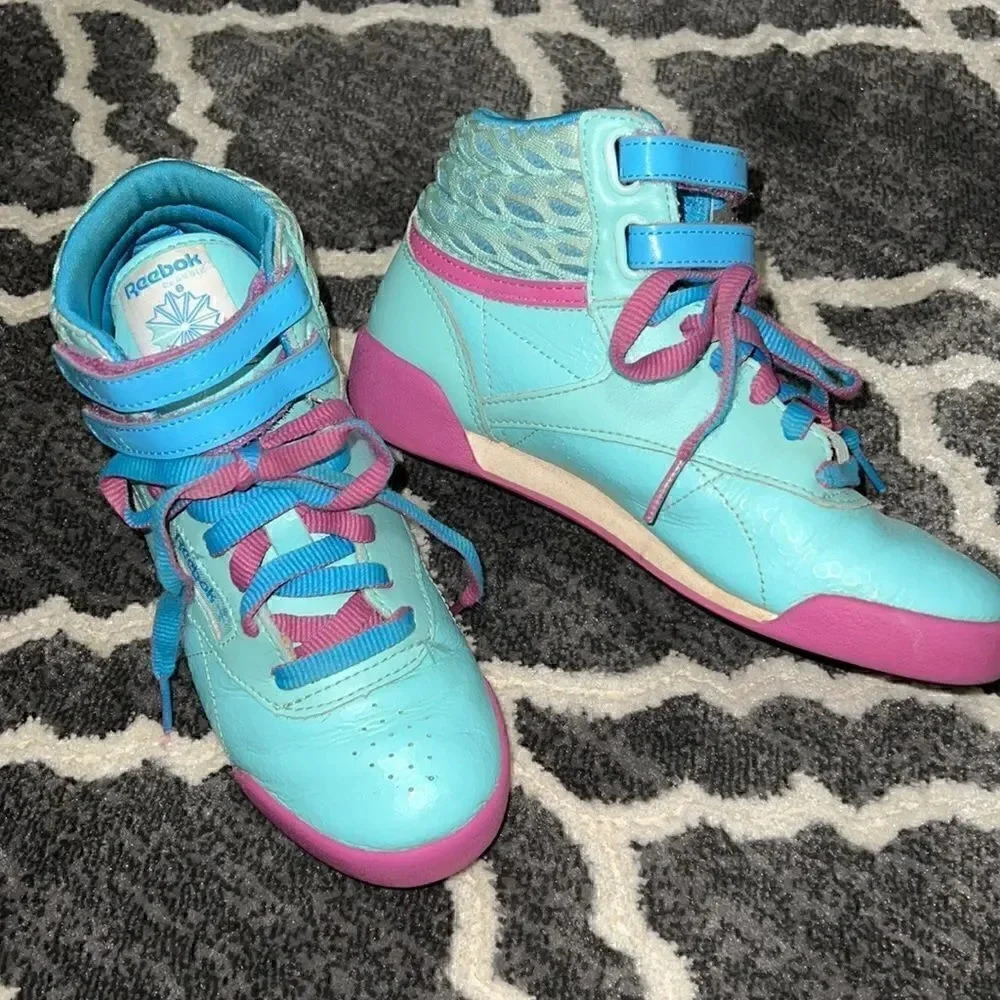 •Reebok• - Picture 4 of 8